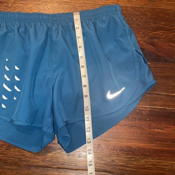 Nike Athletic Shorts, Size M - Picture 7 of 9